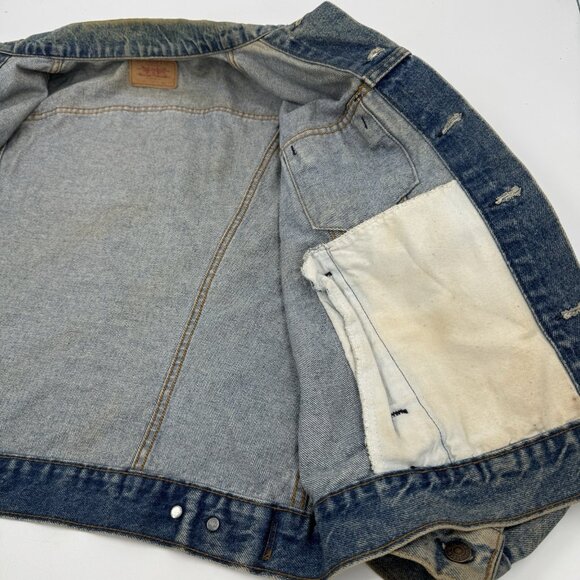 Levi's Denim Trucker Jacket Classic Fit Vintage Style Blue Jean Jacket - Picture 5 of 16